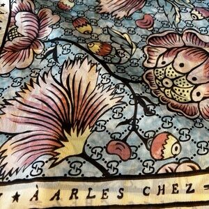 Gucci 2019 À Arles Chez Blue and Cream Floral Silk Scarf